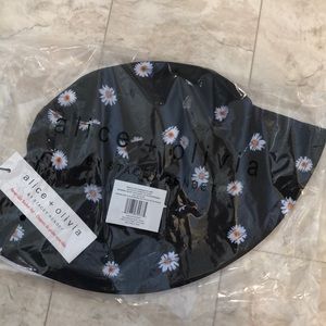 Alice and Olivia reversible bucket hat